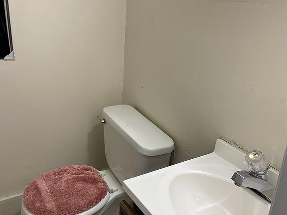 4th image of 104 N Allen St APT 1