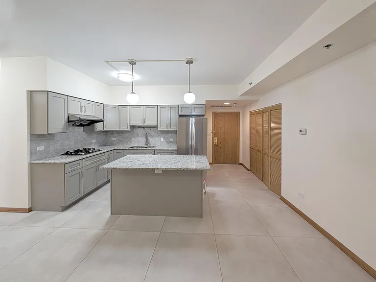 2322 S Canal St #504 — Photo 4