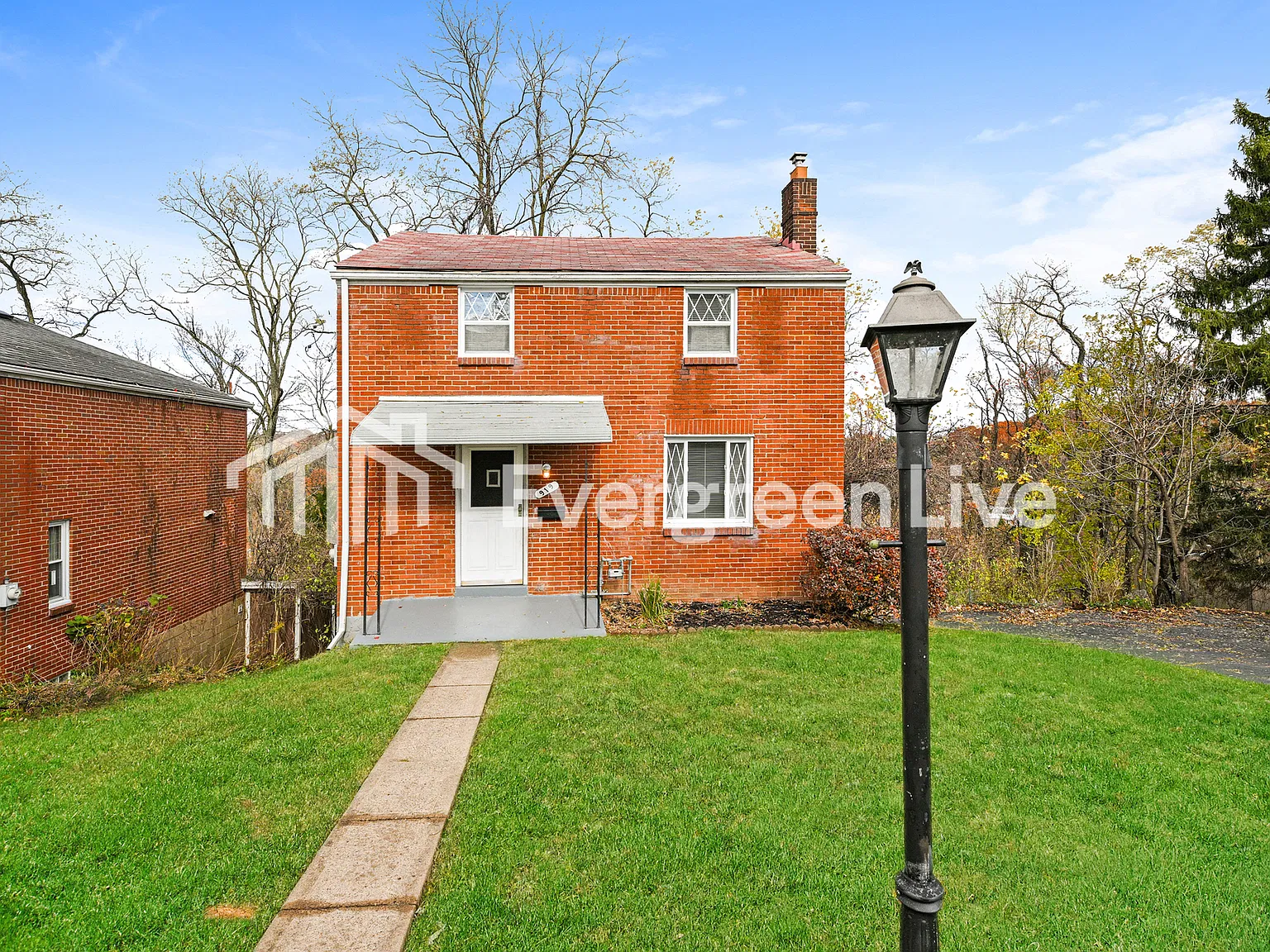3 bed, 1.0 bath, 1248 sqft, $1,445 — Photo 1