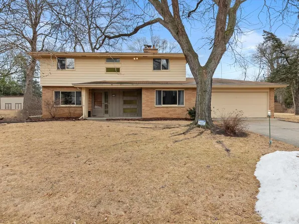 7650 North Berwyn AVENUE, Glendale, WI 53209