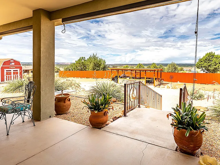 1646 S Cliff Dr — Photo 10