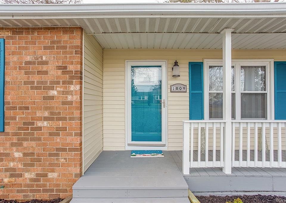 1st image of 1809 Debbie Ln
