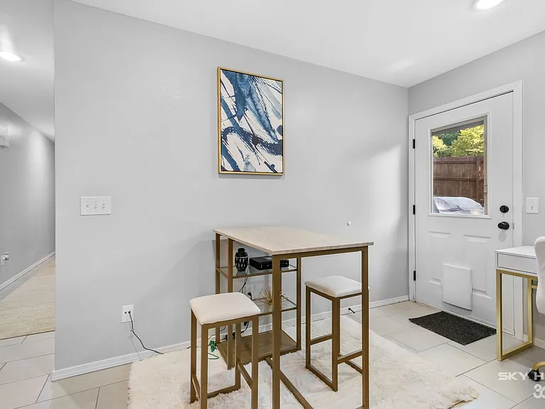 729 S Erika Ave — Photo 20