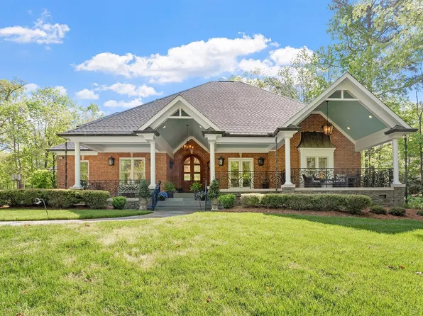 801 Pinehurst Dr, Chapel Hill, NC 27517