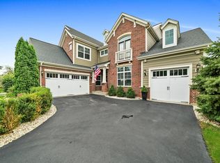 7210 Daybreak Ln, Long Grove, IL 60060
