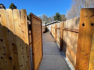 23433 8th St, Newhall, CA 91321