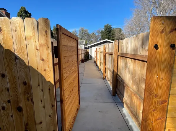 23433 8th St, Santa Clarita, CA 91321