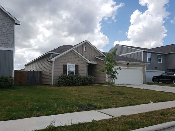 3rd image of 13920 Sherri Berry Way
