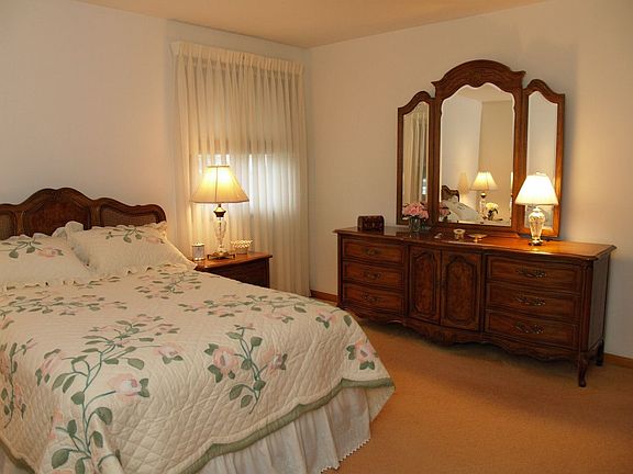 master bdrm, hdwd floors