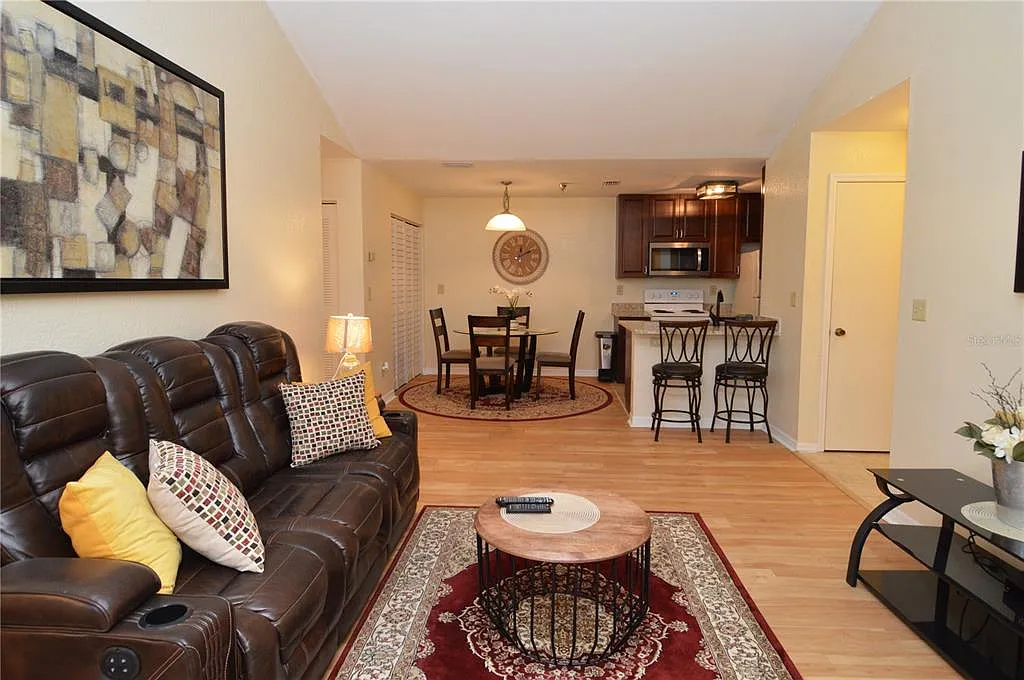 1 bed, 1.0 bath, 742 sqft, $2,000 — Photo 3