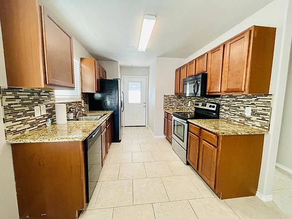 2nd image of 831 E College St
