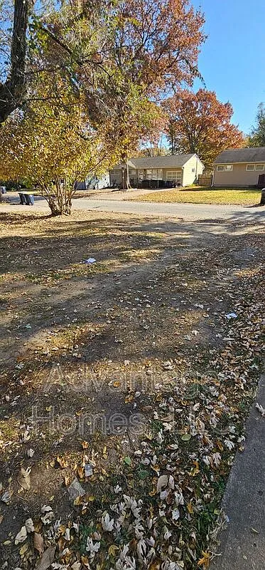 4 bed, 2.0 bath, 1100 sqft, $1,350 — Photo 4