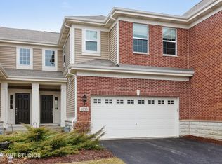 1033 Ravendale Ct, Naperville, IL 60540