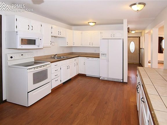 3rd image of 205 E Ridge Dr