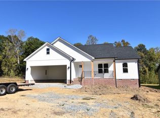 107 Fletchers Farm Dr, Thomasville, NC 27360