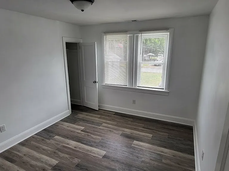 4860 Elmhurst Ave #B — Photo 10