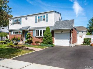 6 Clark St, Plainview, NY 11803