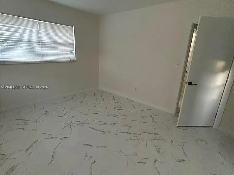 1119 NE 15th St #4 — Photo 9