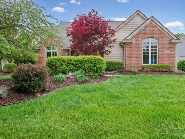 51013 W Hills Dr, Plymouth, MI 48170