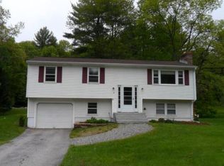 5 Maplewood Dr, Londonderry, NH 03053