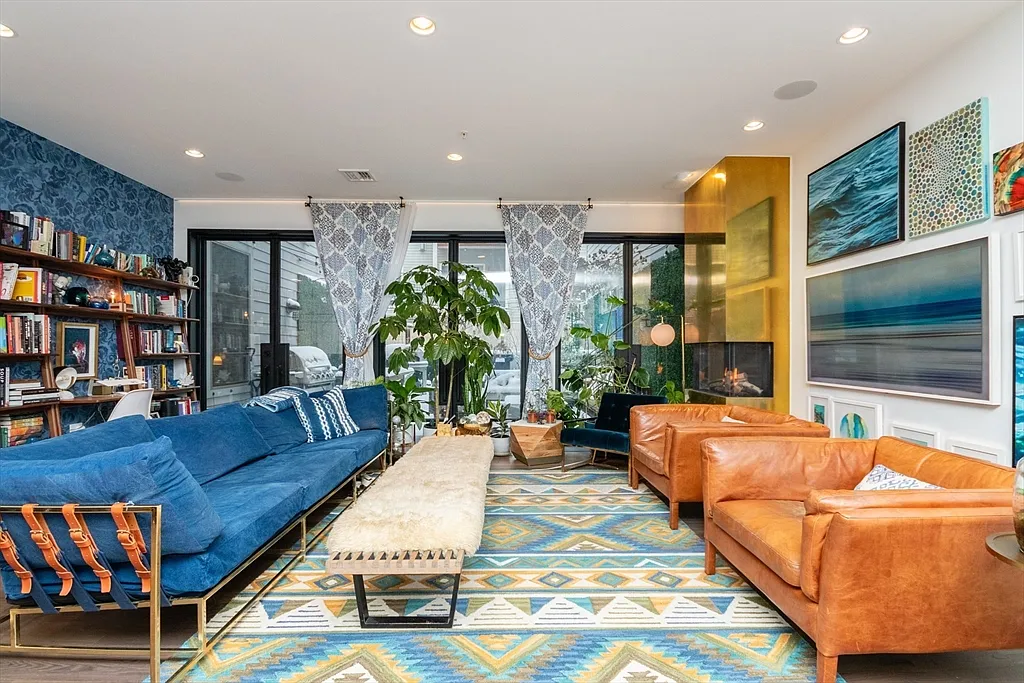 2 bed, 2.0 bath, 1672 sqft, $8,000 — Photo 2