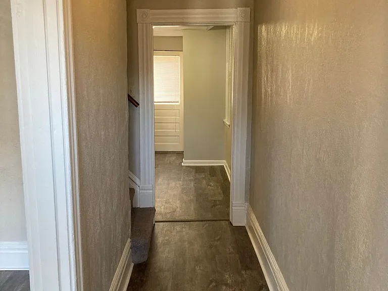 211 Southern Ave — Photo 4