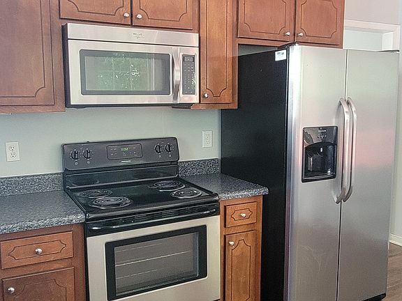 2nd image of 9210 Oak Lawn St