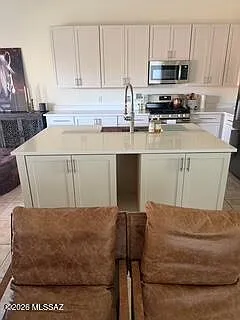 4 bed, 2.0 bath, 1923 sqft, $2,700 — Photo 4