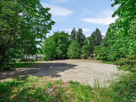 3rd image of 1962 Burchell Rd