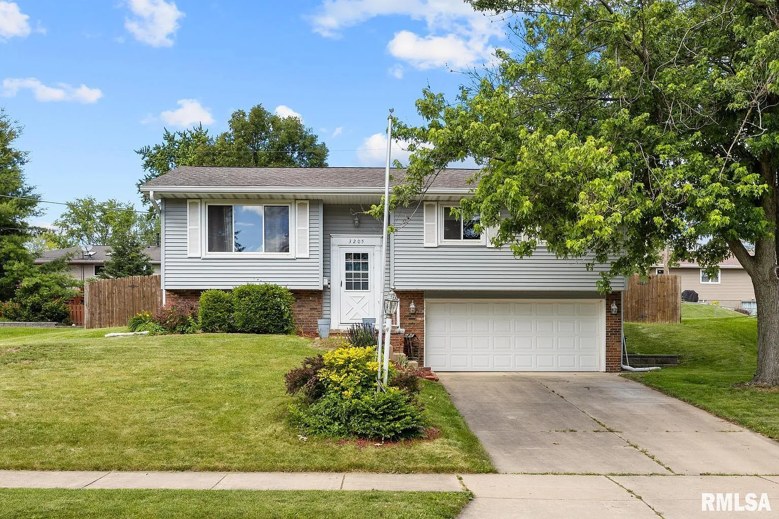 3205 W Birkshire Dr photo 1