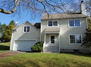 8 Red Tail Ct, Pawling, NY 12564