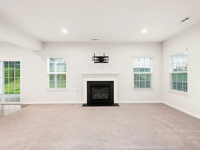 815 Dean Dr — Photo 12