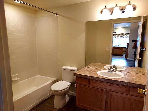 5th image of 5225 White Willow Dr APT J110