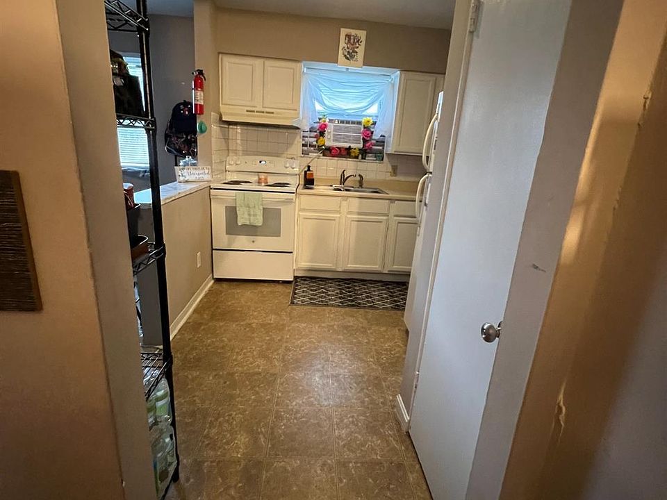 2nd image of 134 S Union St
