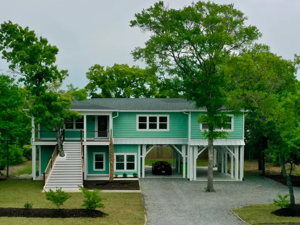 132 N Middleton Avenue, Oak Island, NC 28465