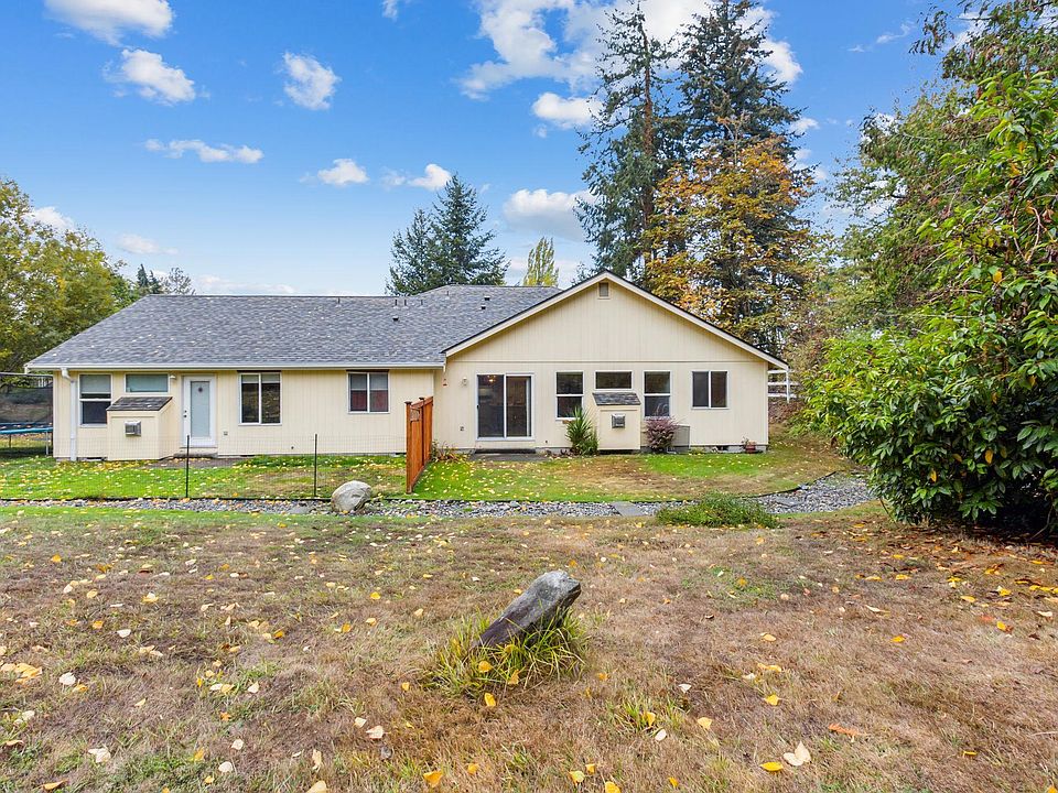 back of duplex with a large yard