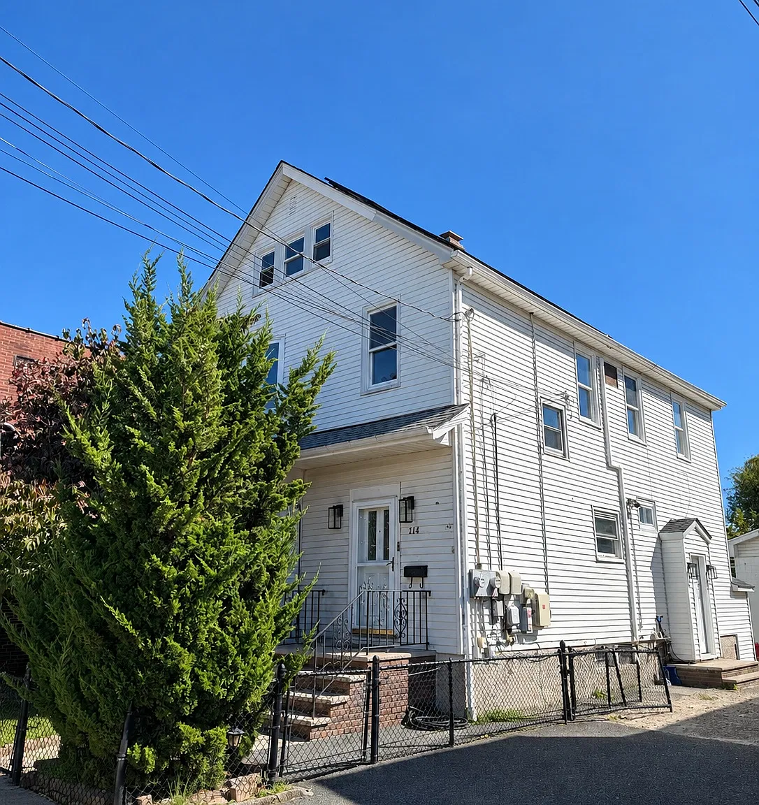 114 Brighton Ave — Photo 1