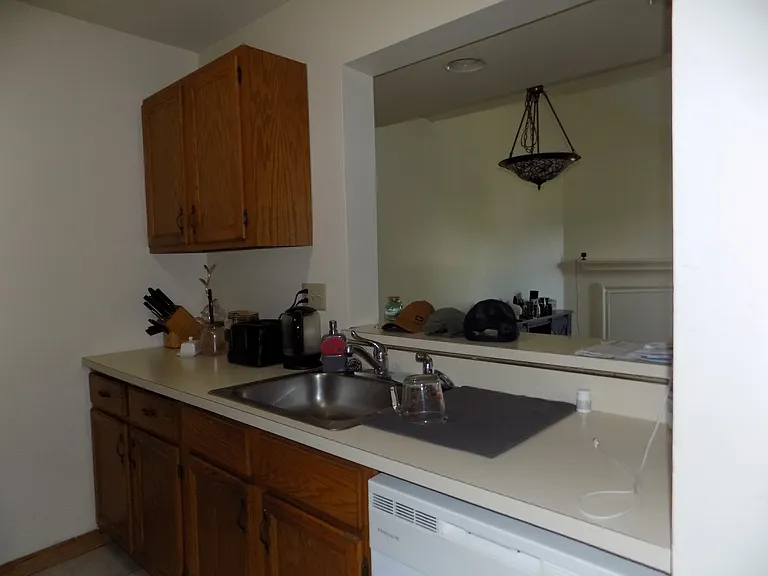 112 Willow Spgs — Photo 2