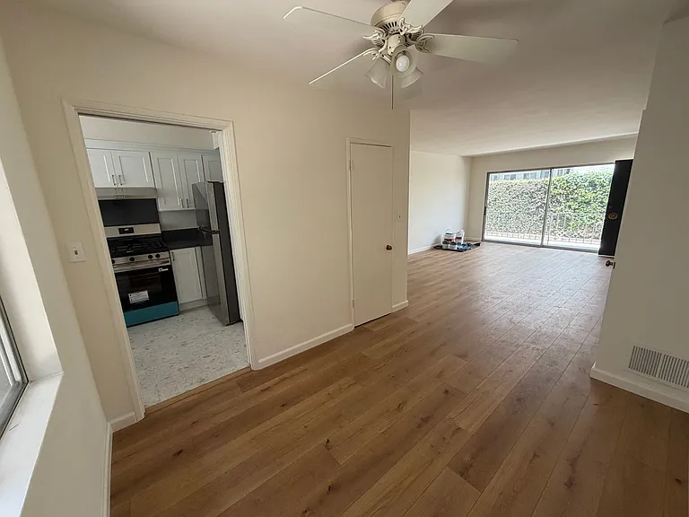 204 S Arnaz Dr — Photo 11
