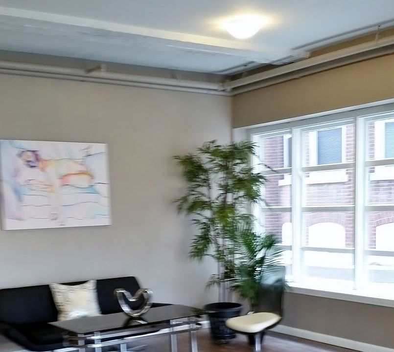 1st image of 4242 Lindell Blvd #3891017