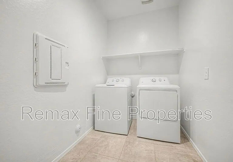 1566 E Fletcher Dr — Photo 24