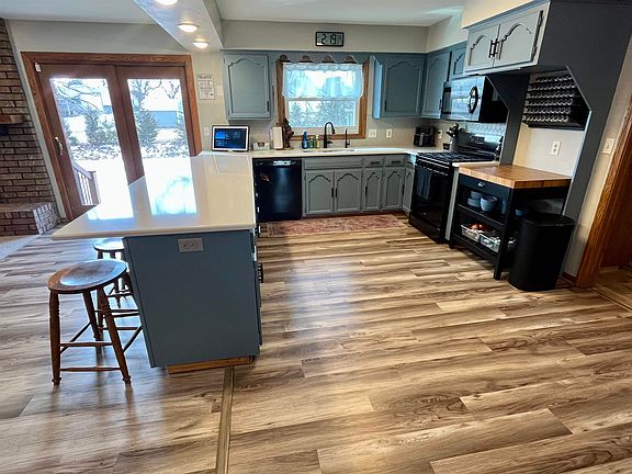 3rd image of 307 Willow Rd