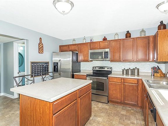 3rd image of 15315 Atkinson Dr