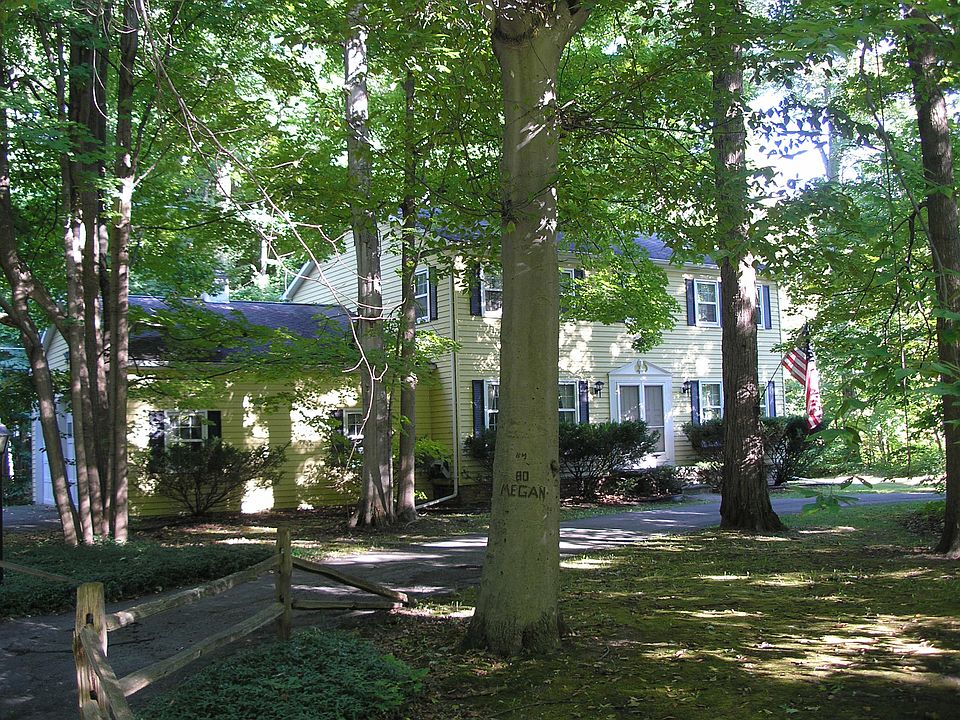 1st image of 18300 Laurel Dr