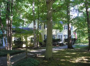 18300 Laurel Dr, Livonia, MI 48152