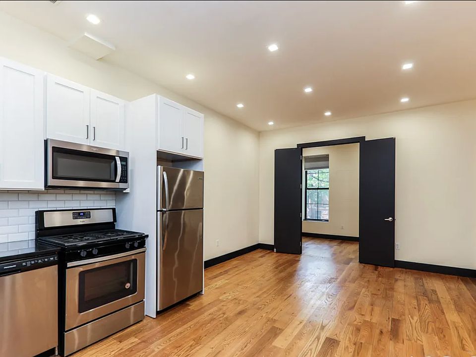 1st image of 756 Putnam Ave #2L