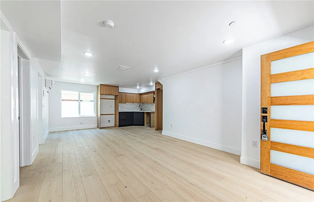 2 bed, 763 sqft, $2,668 — Photo 3