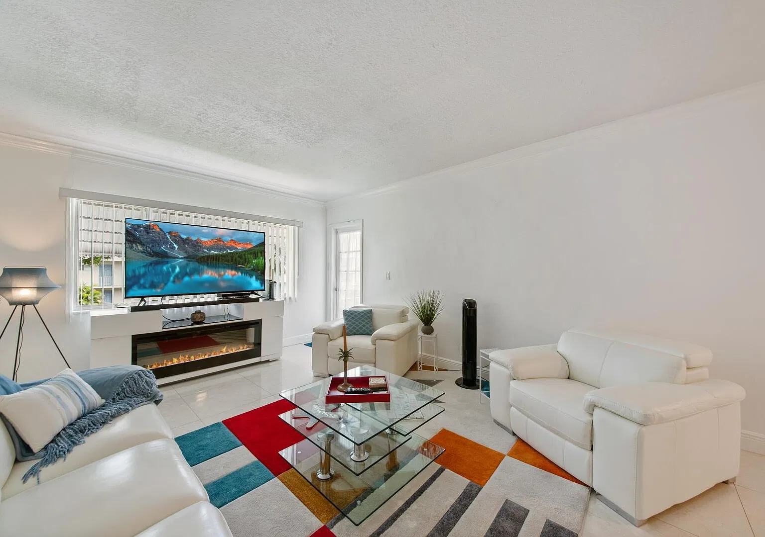 1 bed, 1.0 bath, 744 sqft, $1,575 — Photo 2