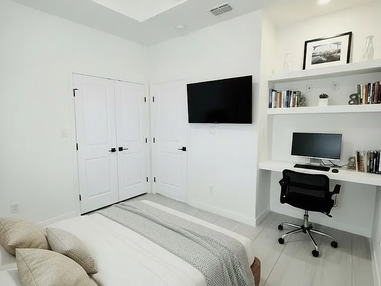 11313 N 25th St #1 — Photo 17