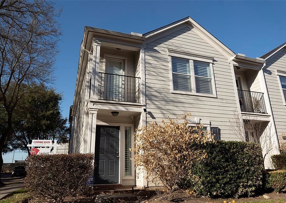 1st image of 922 W Heights Hollow Ln